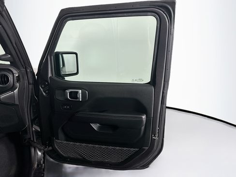 Used 2023 Jeep Wrangler Unlimited Sahara AWD/4WD image 31