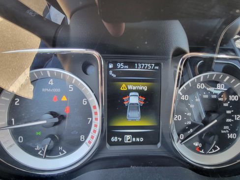 Used 2017 Nissan Titan Platinum Reserve image 32