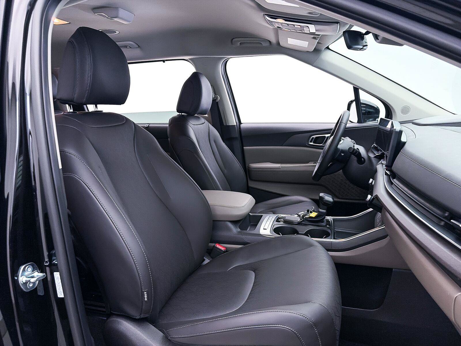 Used 2026 Kia Carnival EX FWD image 38