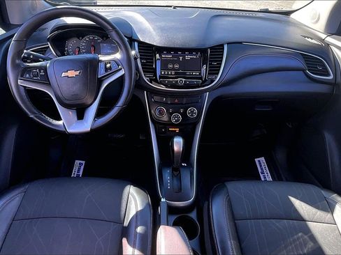 Certified 2022 Chevrolet Trax LT w/ LT Convenience Package image 8