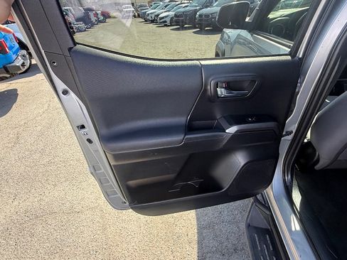 Used 2019 Toyota Tacoma TRD Sport AWD/4WD image 12