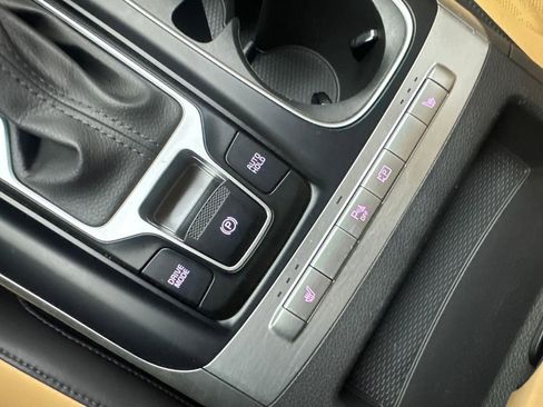 Used 2024 Kia Carnival LX FWD image 69