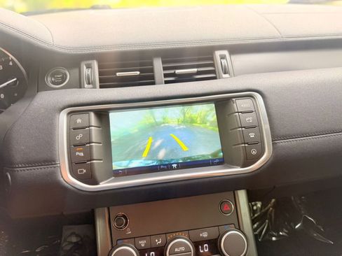 Used 2018 Land Rover Range Rover Evoque SE image 17