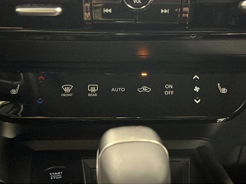 Used 2025 Nissan Kicks SR w/ SR Premium Package AWD/4WD image 18