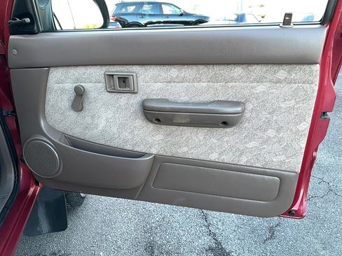 Used 2000 Toyota Tacoma 4x4 Regular Cab image 13