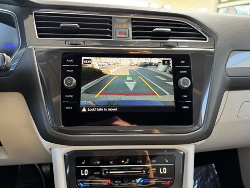 Certified 2023 Volkswagen Tiguan SE w/ Panoramic Sunroof Package FWD image 25