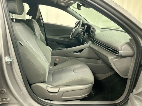 Used 2023 Hyundai Elantra SE image 22