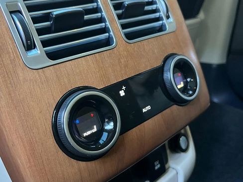 Used 2019 Land Rover Range Rover Long Wheelbase Autobiography image 16