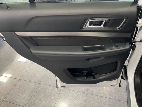 Used 2019 Ford Explorer XLT w/ Equipment Group 202A AWD/4WD image 32