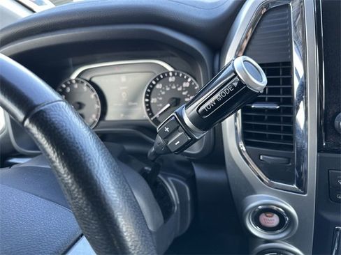 Used 2021 Nissan Titan SV w/ SV Convenience Package image 21