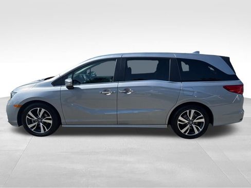Used 2023 Honda Odyssey Touring image 2