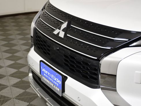 Used 2024 Mitsubishi Outlander SE AWD/4WD image 11