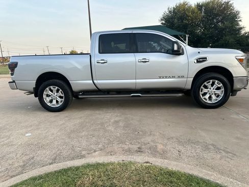 Used 2019 Nissan Titan SV w/ SV Convenience Package AWD/4WD image 4