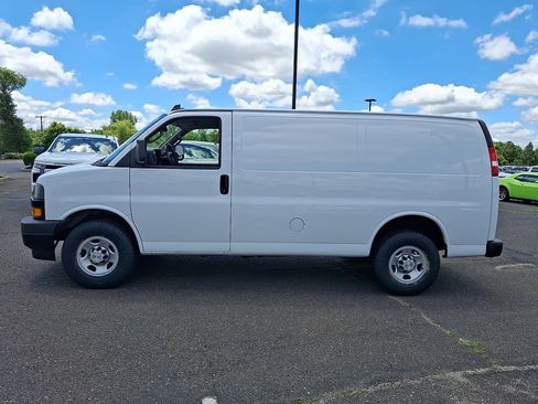 Used 2023 Chevrolet Express 2500 w/ Driver Convenience Package RWD image 7