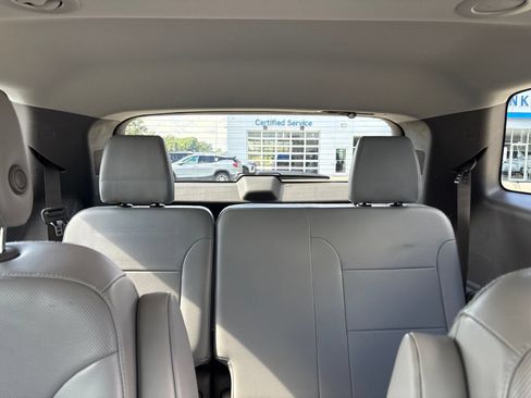 Used 2018 Chevrolet Traverse Premier w/ Driver Confidence II Package FWD image 27