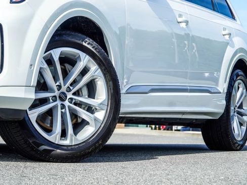 Used 2025 Audi Q7 3.0T Premium Plus AWD/4WD image 3