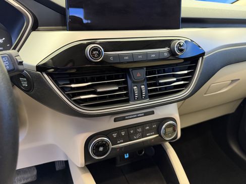 Used 2020 Ford Escape SE FWD image 22
