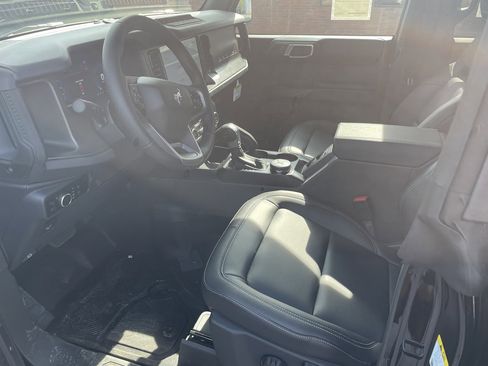 New 2025 Ford Bronco Badlands image 7