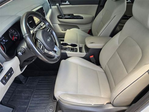 Used 2020 Kia Sportage EX w/ EX Technology Package FWD image 11