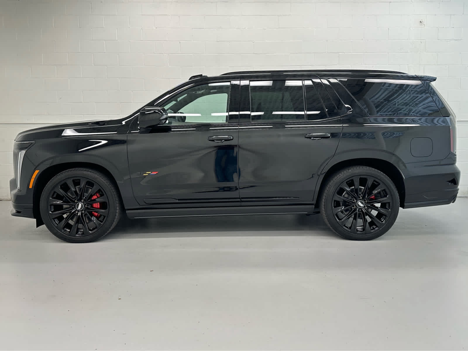 Used 2026 Cadillac Escalade V w/ LPO, ONYX Package AWD/4WD image 3