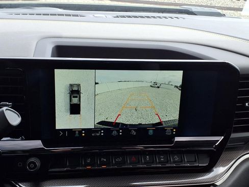 Used 2025 Chevrolet Silverado 2500 ZR2 w/ Technology Package image 33