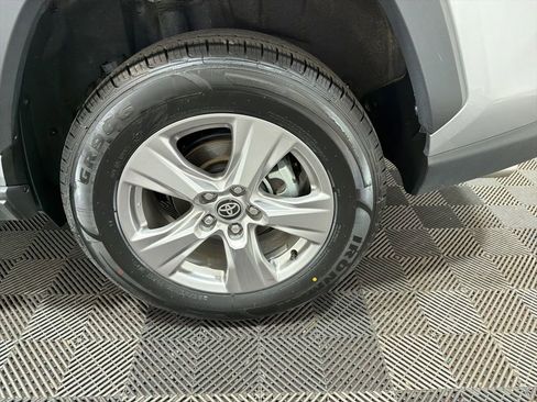 Used 2025 Toyota RAV4 XLE AWD/4WD image 33