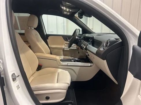 Used 2025 Mercedes-Benz GLB 250 4MATIC image 14