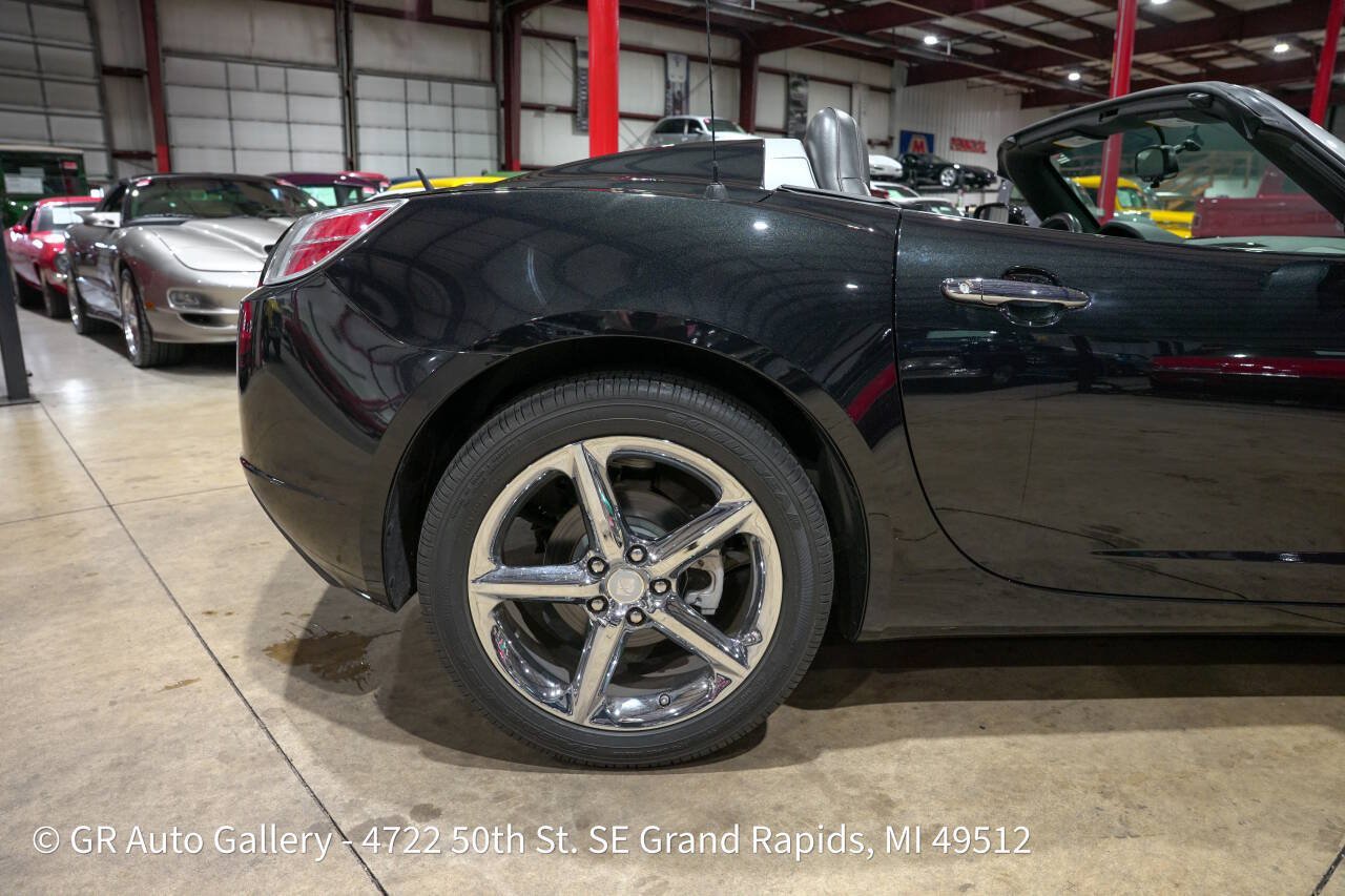 Used 2008 Saturn Sky Carbon Flash RWD image 9
