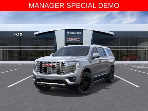Used 2026 GMC Yukon XL Denali w/ Denali Reserve Package AWD/4WD image 8