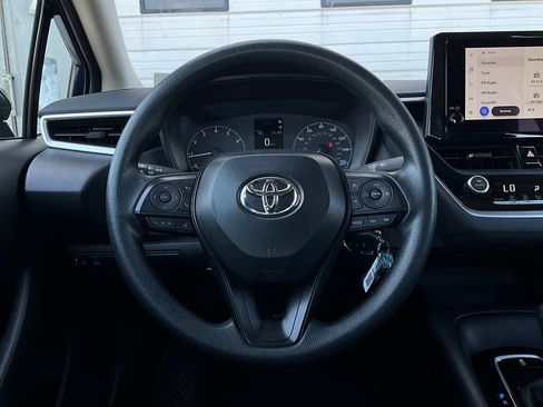 Used 2025 Toyota Corolla LE image 28