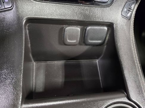 Used 2017 GMC Yukon SLT w/ Open Road Package AWD/4WD image 48
