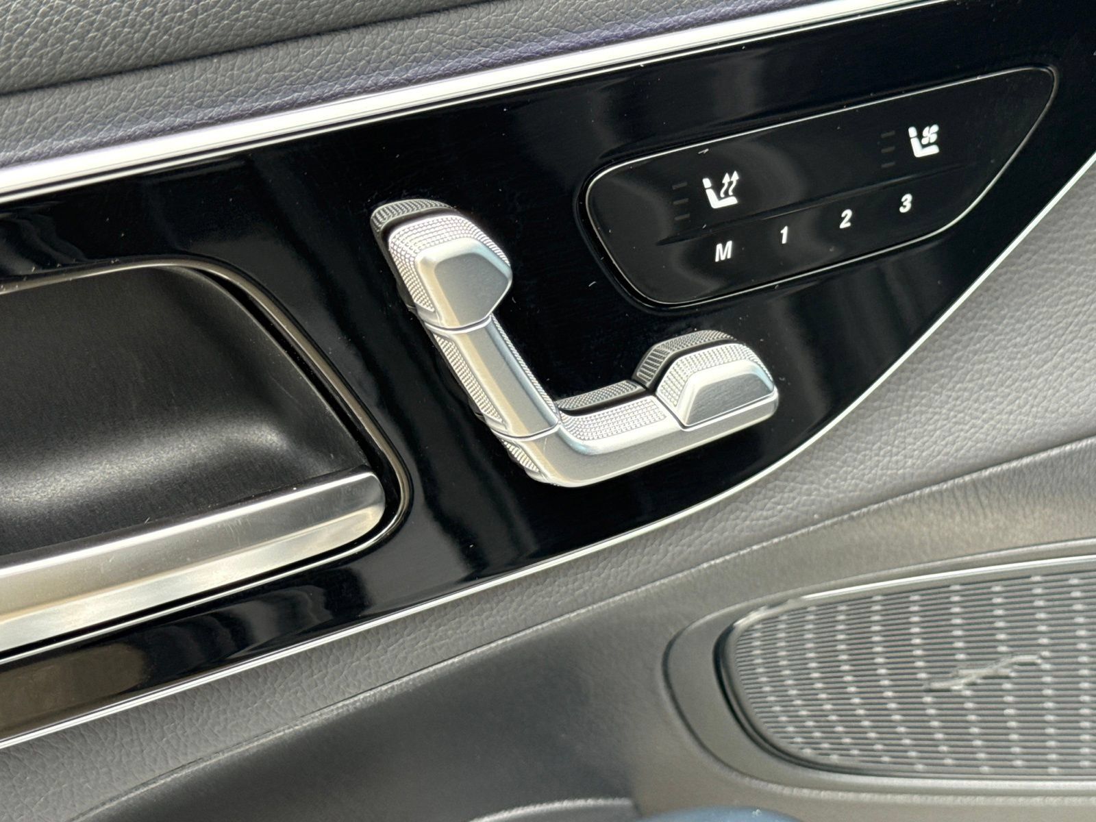 Used 2026 Mercedes-Benz GLC 300 image 23