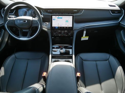 New 2025 Jeep Grand Cherokee Limited w/ Black Appearance Package image 9