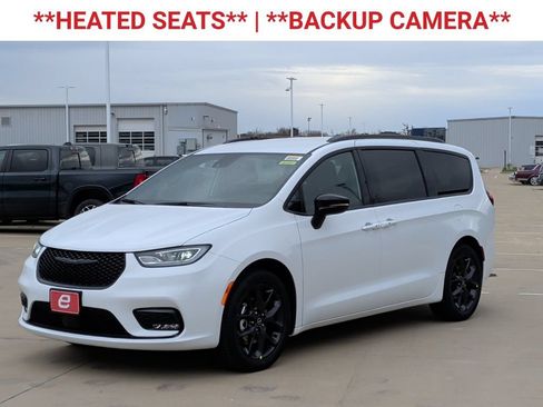 New 2026 Chrysler Pacifica Select w/ S Appearance Package FWD image 3
