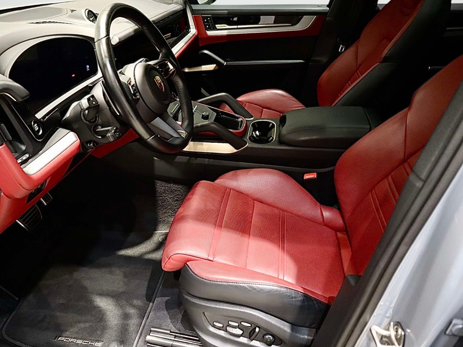 Used 2024 Porsche Cayenne S AWD/4WD image 23