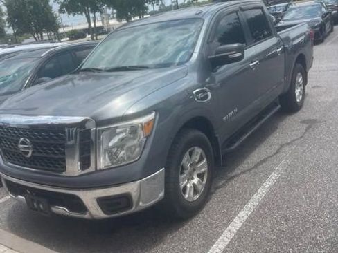 Used 2017 Nissan Titan SV RWD image 8
