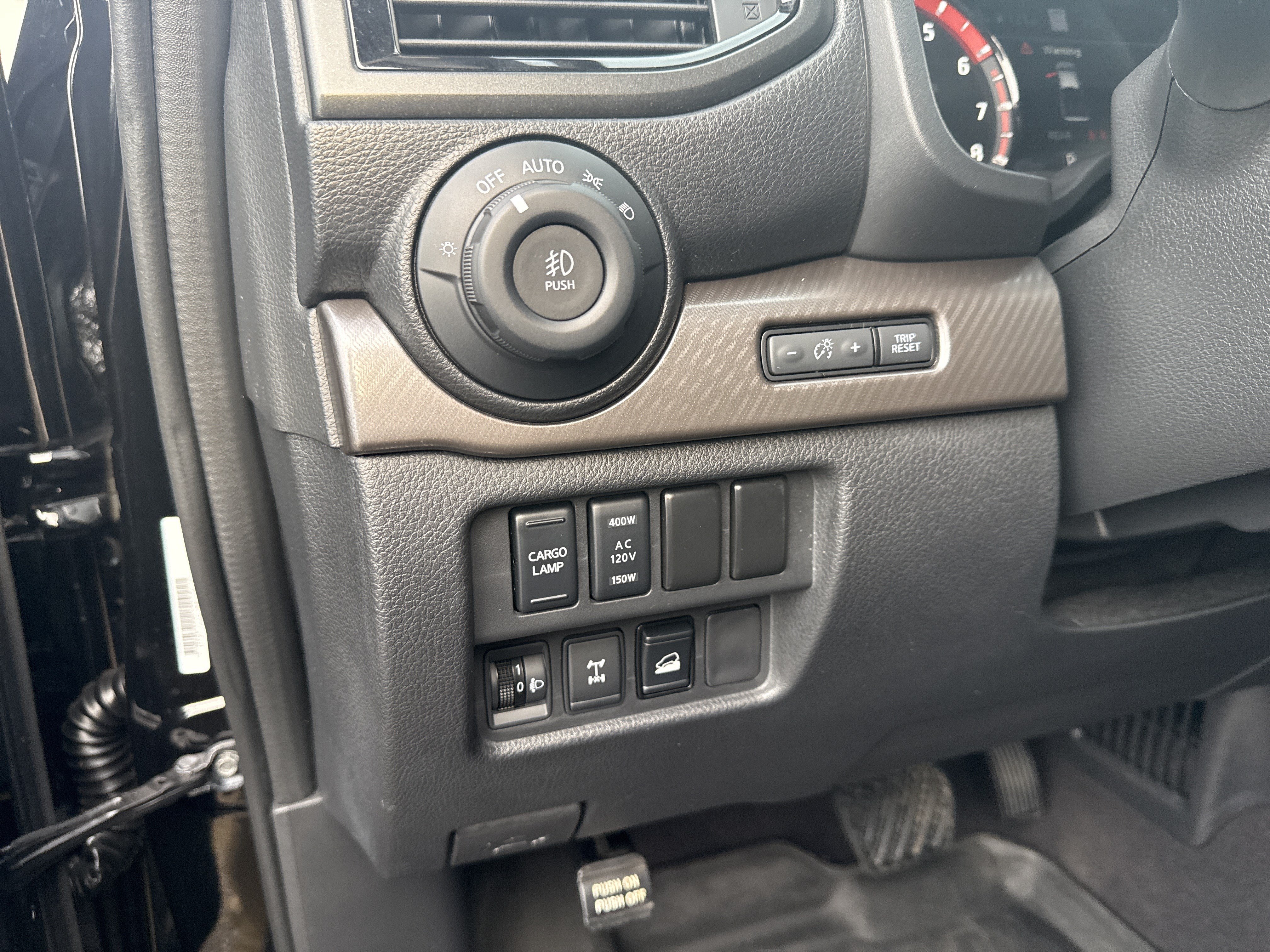 Used 2023 Nissan Titan PRO-4X AWD/4WD image 30