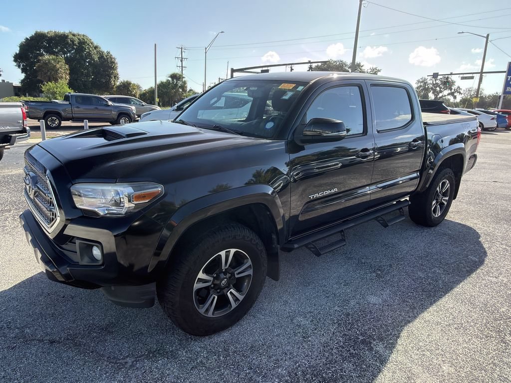 Used 2017 Toyota Tacoma TRD Sport w/ Tow Package (A/T) AWD/4WD image 9