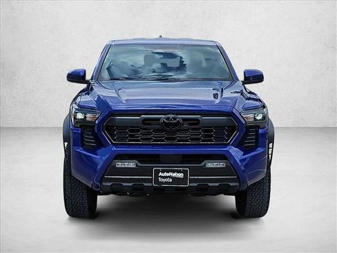 Certified 2025 Toyota Tacoma TRD Off-Road AWD/4WD image 2