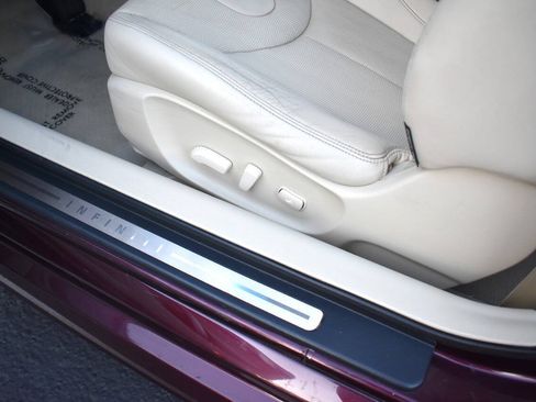 Used 2010 INFINITI G37 Convertible w/ Premium Pkg RWD image 21