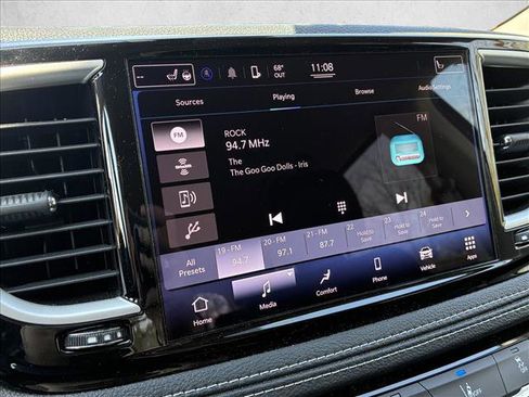 Used 2022 Chrysler Pacifica Touring-L image 14