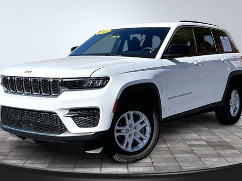 Certified 2025 Jeep Grand Cherokee Laredo w/ Luxury Tech Group I image 13