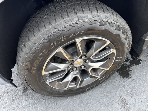 Used 2025 Chevrolet Silverado 1500 LT w/ Leather Package image 8