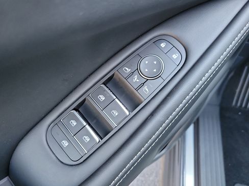 New 2026 INFINITI QX60 Luxe w/ Family Package image 17