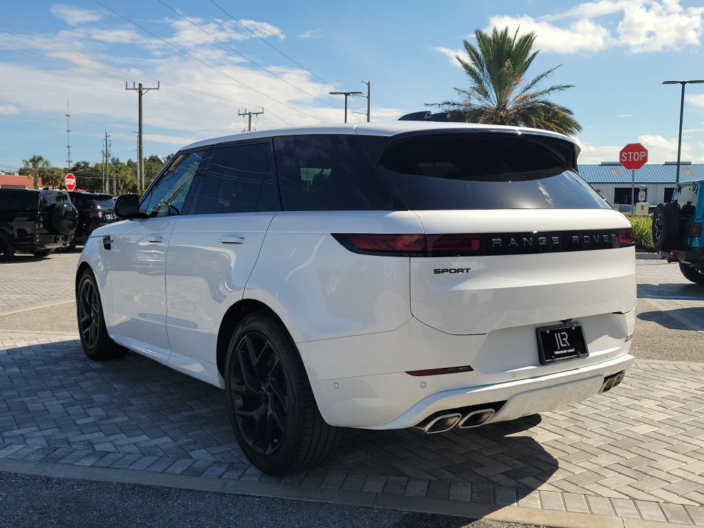 New 2027 Land Rover Range Rover Sport Dynamic SE AWD/4WD image 3