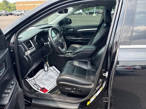 Used 2019 Toyota Highlander XLE AWD/4WD image 4