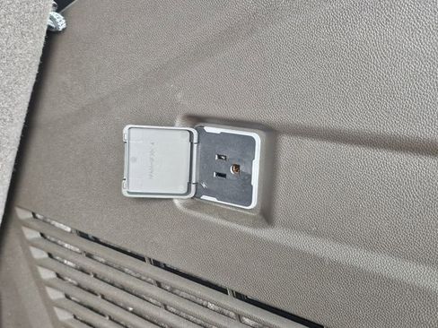 Used 2025 Chevrolet Tahoe LS image 30