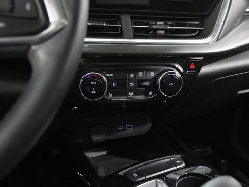 Certified 2024 Chevrolet Trax ACTIV w/ Sunroof Package image 13