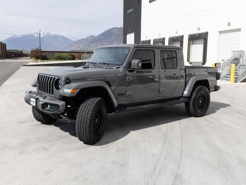 Used 2022 Jeep Gladiator Overland AWD/4WD image 4