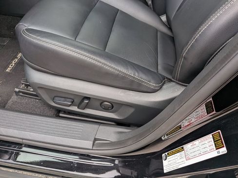 Used 2023 Nissan Rogue SL FWD image 15